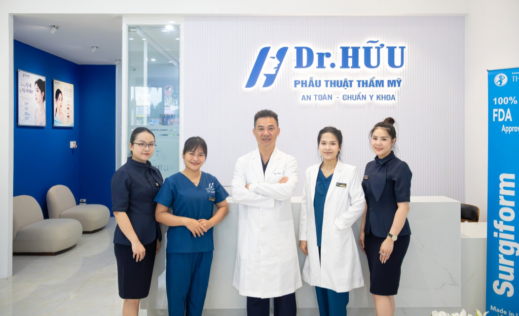 Đội ngũ Bác sĩ và Điều dưỡng Dr. Hữu
